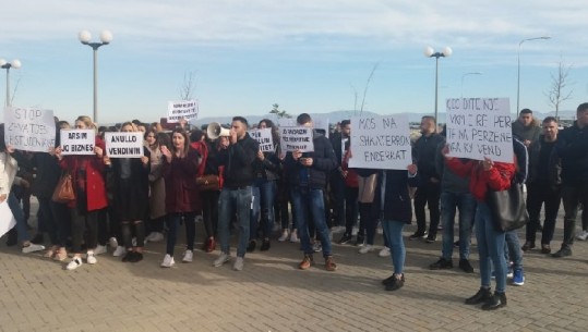 ‘Nuk jemi marioneta’/ Studentët e Durrësit: Jo pallavra qeverie