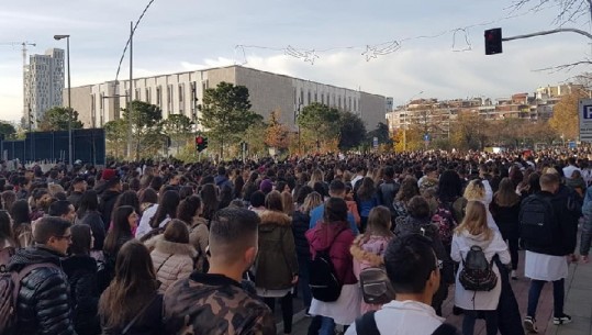 Protesta, marshimi i studentëve në Tiranë (FOTO)