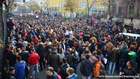 Qeveria heq tarifën për përsëritësit, grup pune për 3 pikat e tjera, studentët: Protestë sërish