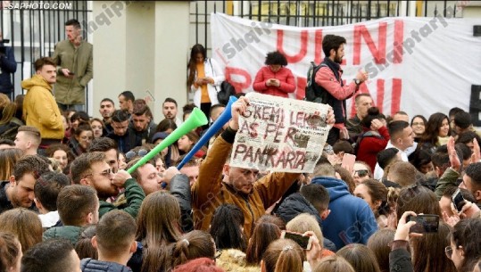 Protesta e studentëve trajtohet edhe nga mediat e huaja, ja çfarë shkruajnë për të