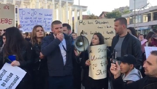 Protestës i bashkohen edhe studentët e Shkodrës