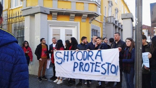 Në protestën e sotme para MAS edhe studentë nga Shkodra