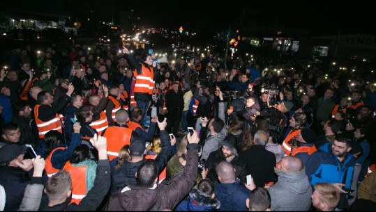 'Unaza e Madhe'/ Banorët në ditën e 36-të të protestës, Basha: Heshtja e autoriteteve shqiptare ndaj aferës korruptive, e pajustifikueshme