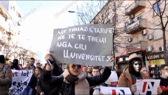 Një pjesë e studentëve me fytyrë të mbuluar/ 'Mos kemi të bëjmë me militantë?' (VIDEO - FOTO)