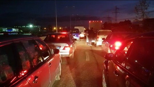 Bllokojnë autostradën, vijon protesta nga një grup qytetarësh edhe në Kavajë