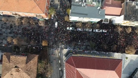 Pjesëmarrja në protestë në ditën e tetë, policia: Ishin rreth 6500 studentë (Video-pamje me dron)