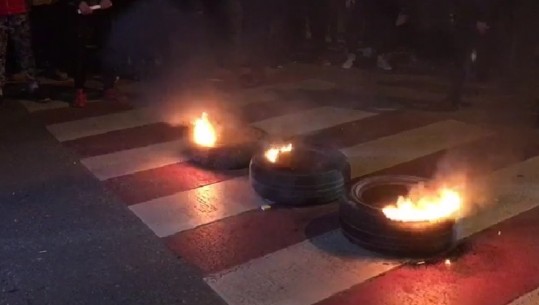Përfundon protesta në Shkodër, pas djegies së gomave largohen qytetarët 