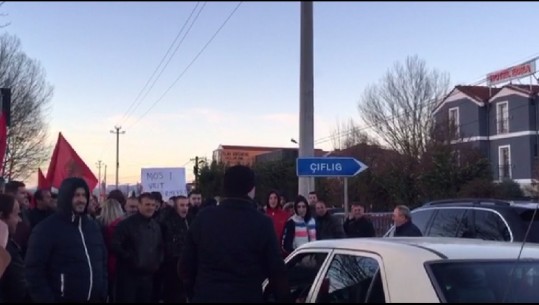 Mbyllet protesta edhe Korçë, hapet rruga nga banorët që u mbështetën nga PD
