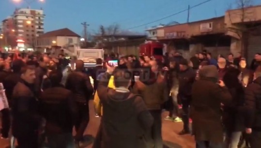 Mbyllet protesta në Shkodër, banorët paralajmërojnë tubime të tjera