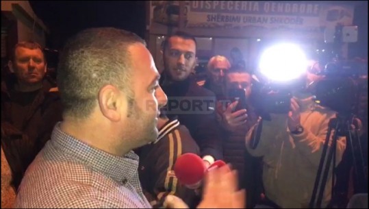 Shkodër/ Qytetari i 'kundërvihet' turmës dhe demokratëve: Rroftë Edi Rama (VIDEO)