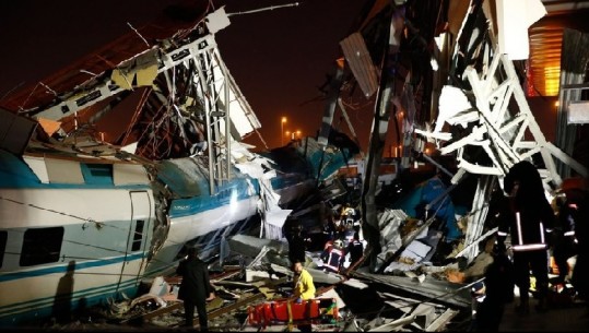 Turqi/ Përplasen dy trena në Ankara, 7 të vdekur dhe 46 të plagosur