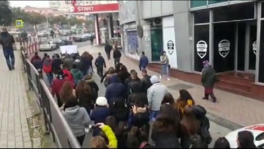 Studentëve të Tiranës iu bashkohen edhe ata të Durrësit (VIDEO)