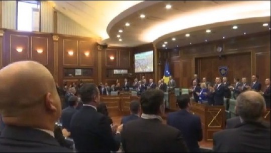 Historike/ 'Ushtria' bashkon politikën në Kosovë, Kuvendi miraton me 106 vota transformimin e FSK-së