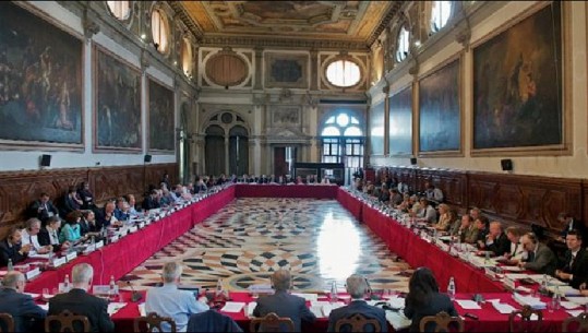 Vettingu në politikë, Komisioni i Venecias miraton opinionin përfundimtar, 'rrëzon' PD dhe LSI