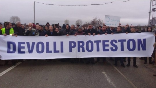 Protesta në Devoll dhe Shkodër, qytetarë të mbështetur nga PD bllokojnë rrugët