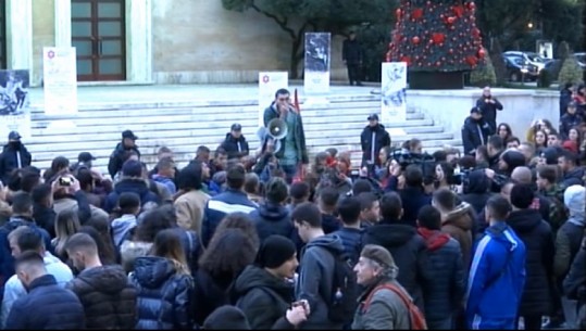 Pas skadimit të ultimatumit studenti bën thirrje për protesta