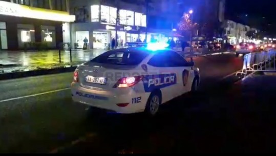 Vlorë, tre persona të maskuar grabisin një dyqan celularësh, kapet njëri nga autorët (VIDEO)