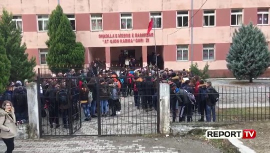 ‘Nuk ka kushte dhe shiu futet brenda’/ Nxënësit e shkollës së 'Gurit të Zi' në Shkodër, bojkot mësimit (VIDEO)