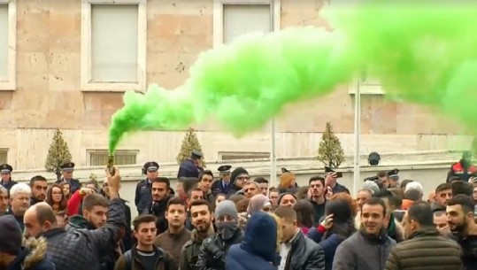 PD bën ‘tym’ protestën e studentëve (VIDEO)