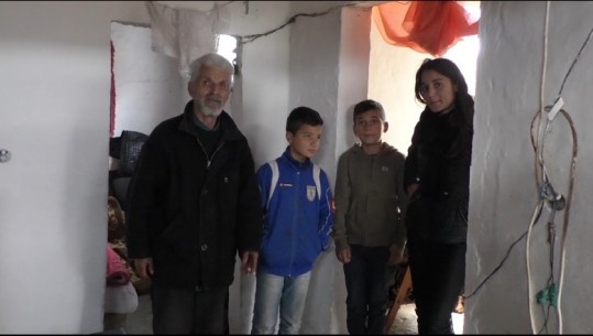 Me barkun bosh dhe në mjerim/ Familja 11-anëtarëshe në Selenicë jeton në varfëri ekstreme me vetëm 2500 lekë në muaj