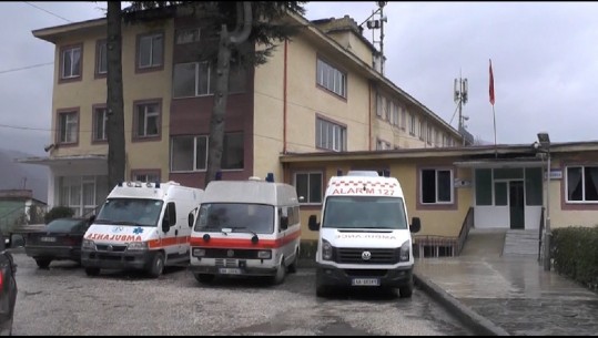 18 mijë banorë të Skraparit në dorë të tre mjekëve, 2 prej tyre punojnë edhe pse kanë dalë në pension