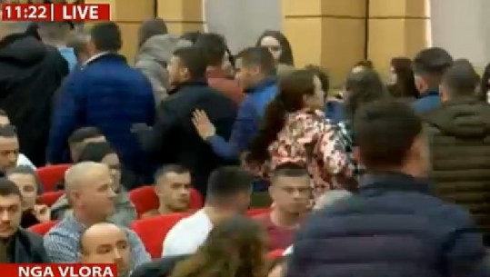 Një pjesë e studentëve që ishin në sallë largohen nga takimi me Ramën (VIDEO)