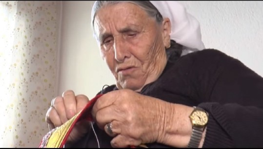 Veshjet popullore të nënë Sanijes, magjia e ngjyrave në Cermenikë