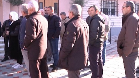 Tetë muaj pa rroga, punonjësit e Ujësjellësit Selenicë në protestë: Stakojmë pompat nëse nuk paguhemi deri të premten