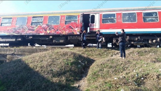 Del nga shinat treni i pasagjerëve i linjës Durrës-Fier (VIDEO)