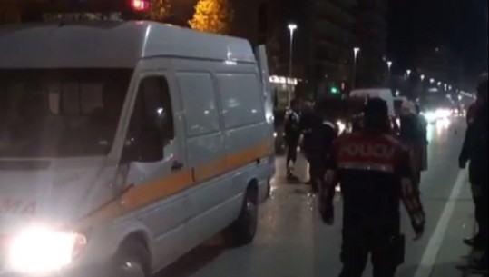 Vlorë/ Aksident në rrugën Transballkanike, 'Benzi' përplas kalimtarin (VIDEO)