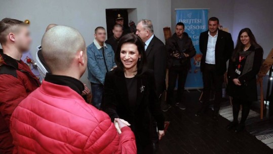 Festat, ministrja Gjonaj aktivitet në Teatrin e Metropolit për të miturit e burgosur 