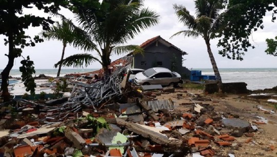 Cunami në Indonezi, shkon në 222 numri i viktimave pas shpërthimit të vullkanit 'Krakatau' (VIDEO)