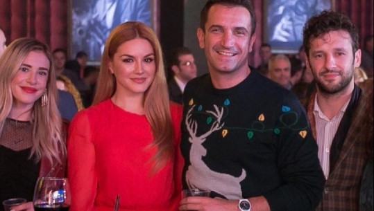 Çifti i parë i Tiranës në prag Krishtlindjesh, Ajola veshur me të kuqe dhe Veliaj me bluzë me drerë (Foto)