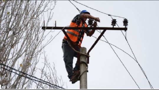Krishtlindjet/ Stabilizohet situata me energjinë elektrike në vend, rikthehen dritat në Lezhë, Krujë dhe Korçë