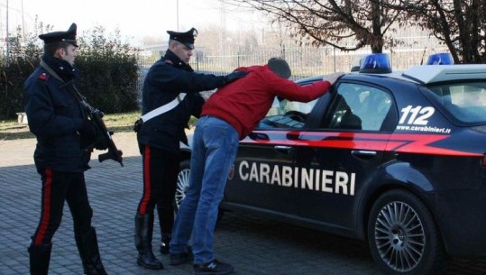 Sulmoi pa motiv tre të moshuarit italianë, arrestohet 39-vjeçari shqiptar