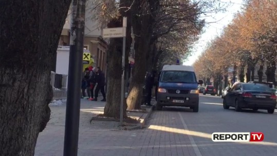 Arrestohet 31-vjeçari në Pogradec, po transportonte 4 emigrantë të paligjshëm drejt Tiranës