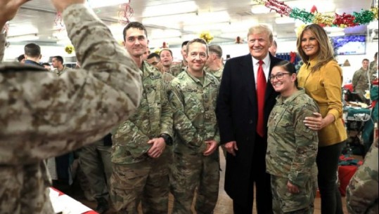 Trump vizitë surprizë në Irak, i shoqëruar nga Melani presidenti hyn për herë të parë në zonat ushtarake