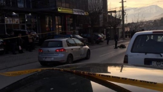 Përleshje me armë zjarri në një bankë në Kosovë, vritet hajduti, vdes në spital polici (VIDEO)