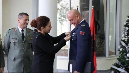 Xhaçka nderon me medalje 26 ushtarakë: Njerëzit, pasuria më e madhe e Forcave të Armatosura