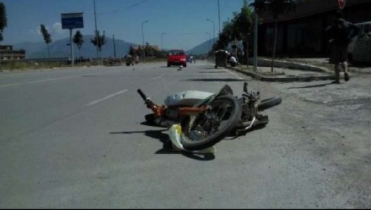 Aksident me motoçikletë në Shkodër, drejtuesi në gjendje të rëndë në spital (Emrat)