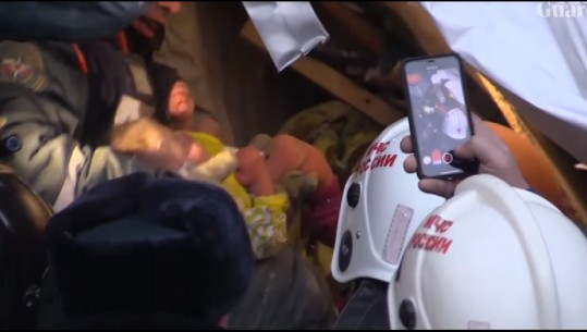 Rusi/ U shemb nga shpërthimi i një bombole gazi, nën gërmadhat e ndërtesës gjendet gjallë foshnja 10-muajshe (VIDEO)