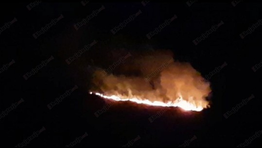 Digjen kullotat në Radhimë, zjarrfikëset në vendngjarje për të shuar flakët (VIDEO)