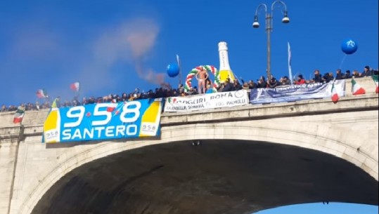 Itali/ Romanët sfidojnë temperaturat e ulëta, hidhen nga ura në lumin Tiber (VIDEO)