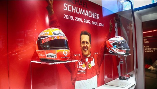 FOTO/ Legjenda Schumacher feston 50-vjetorin në koma, ja si e nderon Ferrari