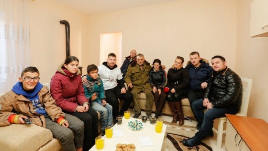 Brenda 3 javësh me shtëpi të re, premtim i mbajtur për familjen Shira në Bulqizë (Fotot)