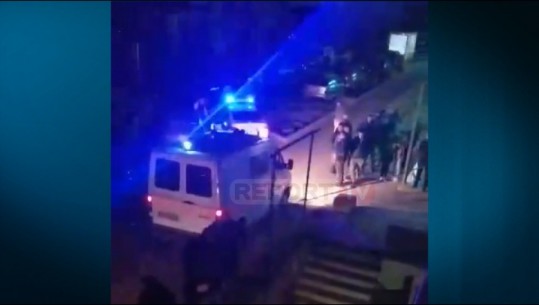 Rrëzohet nga shkallët e pallatit, gjen vdekjen 50- vjeçari në Tiranë (Pamje nga vendngjarja)