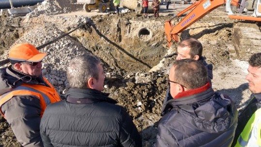 Gjiknuri inspekton punimet në autostradën Tiranë-Durrës: Ndërhyrja në segmentin rrugor për parandalimin e përmbytjeve
