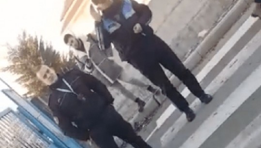 Disa studentë të Bujqësorin kyçin derën, Policia: Është e kundraligjshme (VIDEO)