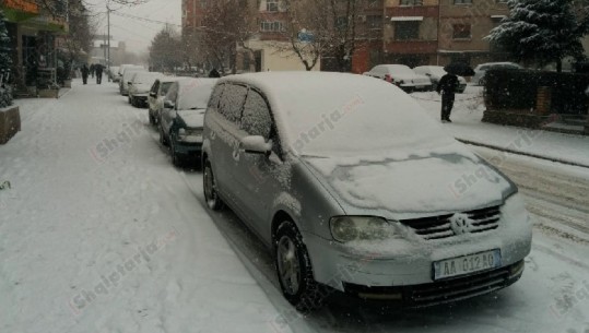 Shqipëria nën 'pushtetin' e dëborës/  Ndërpritet mësimi në 280 shkolla, bllokohet Rruga e Kombit/VIDEO