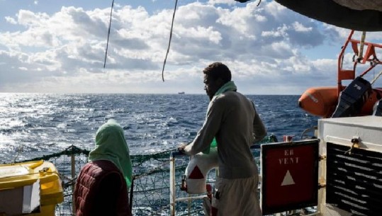 Prej 17 ditësh në det, emigrantët libianë zbarkojnë në Maltë, do të shpërndahen në 8 vende të BE-së